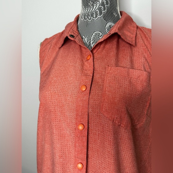 Women’s  Medium Sleeveless UPF Sum Protection. Salmon. Breathable lightweight - Picture 8 of 11